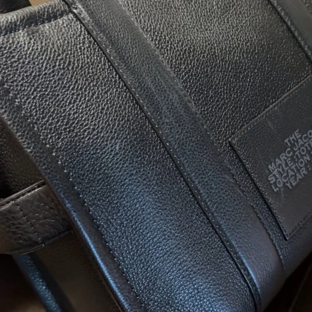 Marc Jacobs Black The Tote Leather Medium with Matching Charm Crossbody RESERVED - Picture 7 of 16